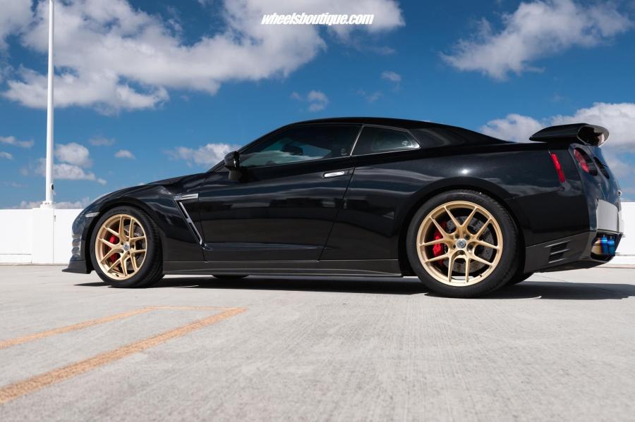  Nissan GT-R on HRE Wheels (R101 Lightweight) 2019 года  (фото 10 из 12)